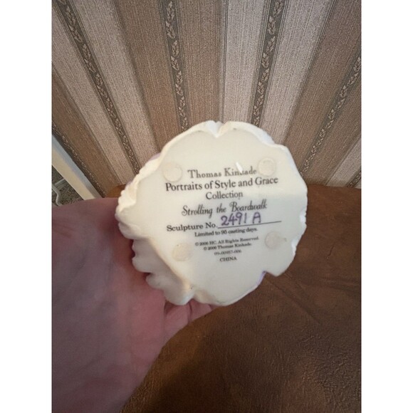 Thomas Kinkade Portraits Of Style Collection- Strolling The Board Walk Figurine - Picture 8 of 10